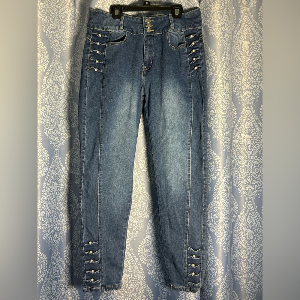 Women’s High Rise Skinny Jeans w/ Button & Pearl Detail | Size XL | New